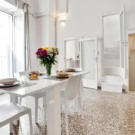 Mirror House Lovely * Ostuni