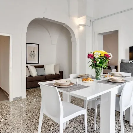 Mirror House Lovely Ostuni